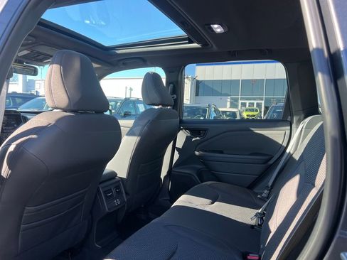 Used 2025 Subaru Forester Premium image 26