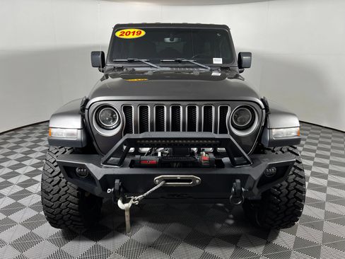 Used 2019 Jeep Wrangler Unlimited Sahara w/ Uconnect 4C Nav & Sound Group AWD/4WD image 2