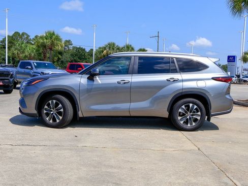 Used 2025 Toyota Highlander XLE FWD image 30