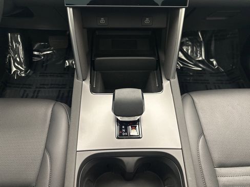 Used 2025 Land Rover Discovery Sport S image 23