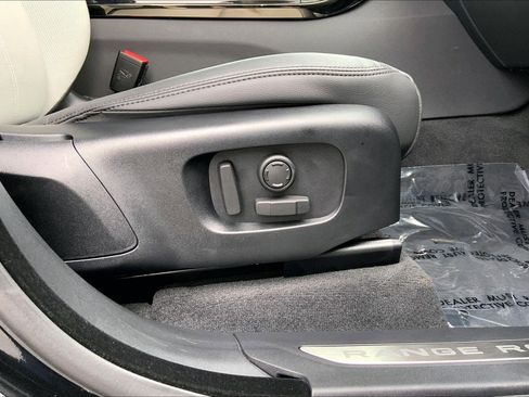 Used 2025 Land Rover Range Rover Velar S image 34