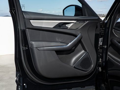 Used 2025 Jaguar F-PACE R-Dynamic S image 11