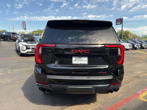 Used 2025 GMC Yukon AT4 w/ AT4 Premium Package image 8