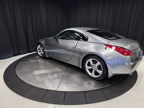 Used 2006 Nissan 350Z Touring w/ (N93) Cargo Convenience Pkg image 9