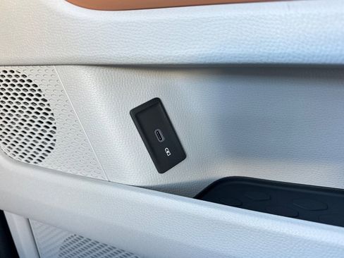 New 2025 Volkswagen ID. Buzz 1st Edition image 27