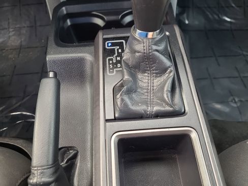 Used 2022 Toyota Tacoma TRD Sport image 25