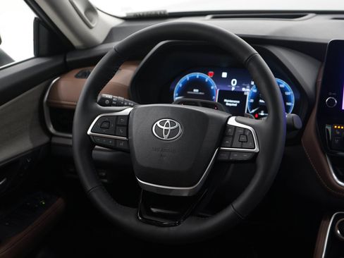 Used 2026 Toyota Grand Highlander Platinum image 16