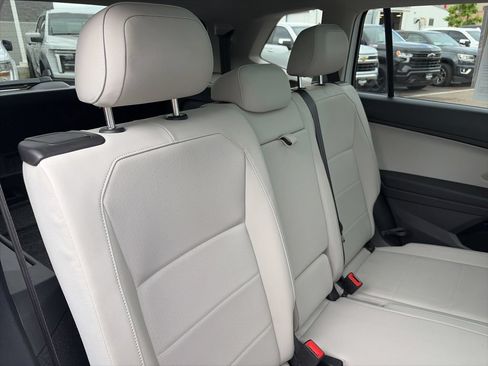 Used 2018 Volkswagen Tiguan SE w/ Panoramic Sunroof Package AWD/4WD image 19