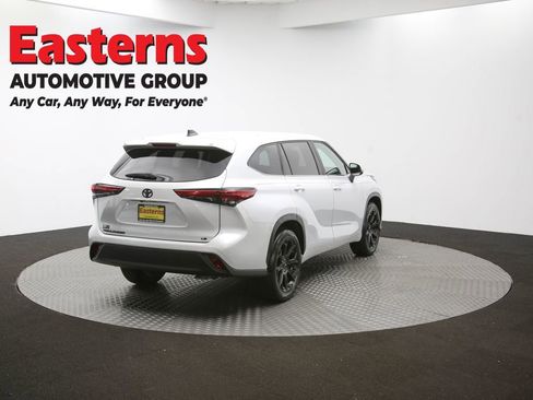 Used 2023 Toyota Highlander LE image 39