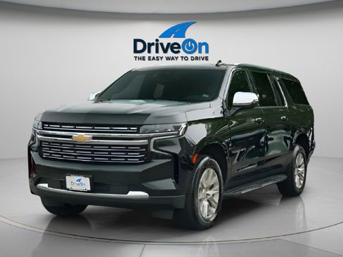 Used 2024 Chevrolet Suburban Premier image 1