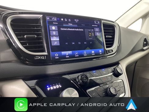 Used 2024 Chrysler Pacifica Touring-L image 2