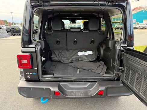 Used 2024 Jeep Wrangler Sahara w/ Technology Group image 7