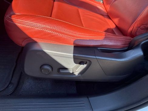 Used 2019 Volvo XC40 T5 Inscription AWD/4WD image 13