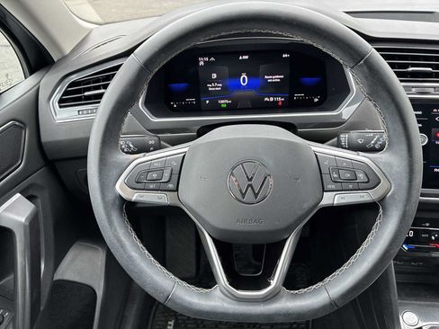 Used 2023 Volkswagen Tiguan SE AWD/4WD image 11