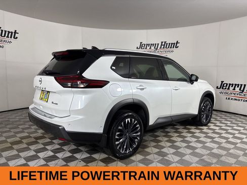 Used 2025 Nissan Rogue SL w/ Tech Package image 5