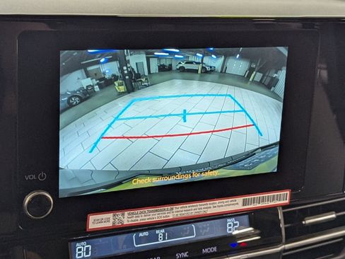 Used 2025 Toyota Sienna LE image 29