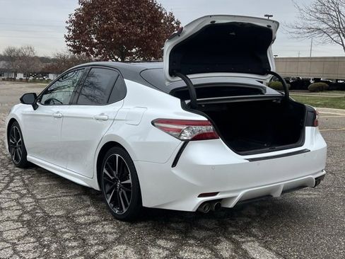 Used 2018 Toyota Camry XSE image 19