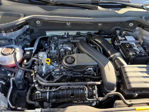 Used 2024 Volkswagen Taos SE image 14