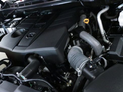 Used 2022 Toyota Tundra SR5 AWD/4WD image 9