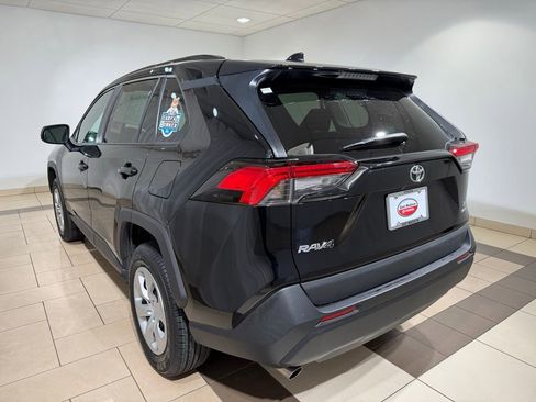 Used 2021 Toyota RAV4 LE image 3