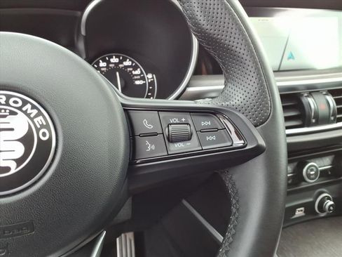 Used 2023 Alfa Romeo Stelvio Ti image 30