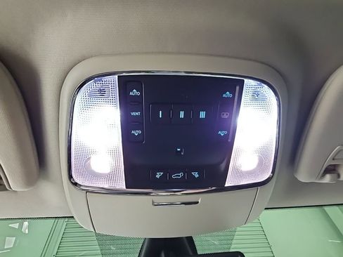 Used 2011 Jeep Grand Cherokee Limited w/ Luxury Group II image 21