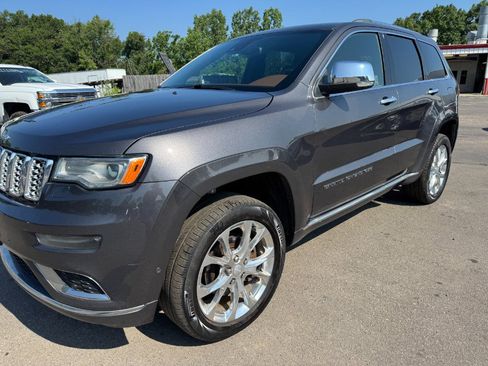 Used 2019 Jeep Grand Cherokee Summit AWD/4WD image 9
