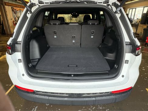 New 2025 Jeep Grand Cherokee Altitude image 6