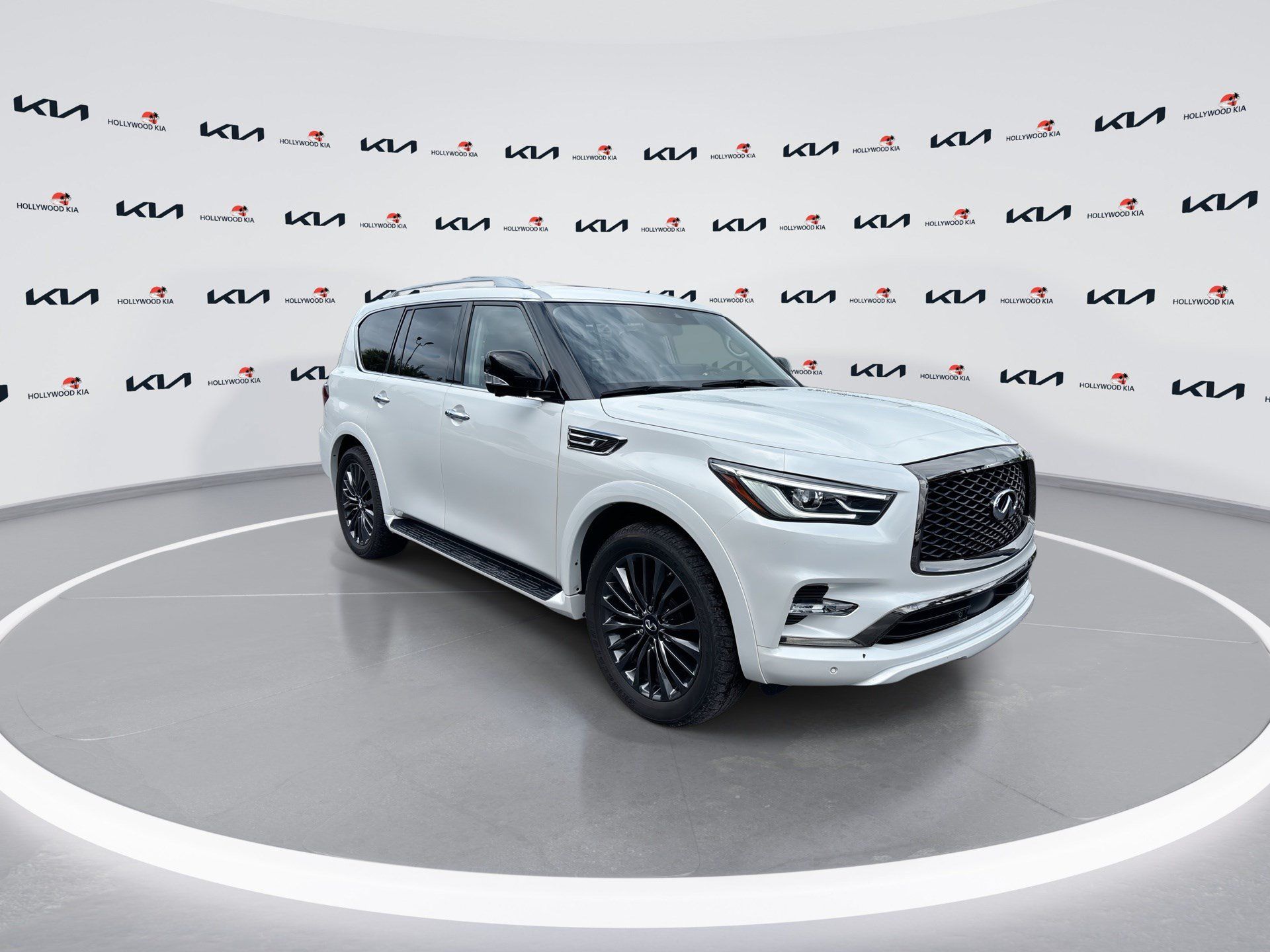 Used 2024 INFINITI QX80 Premium Select w/ Cargo Package AWD/4WD image 2