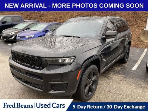 Used 2022 Jeep Grand Cherokee L Limited w/ Black Appearance Package image 3