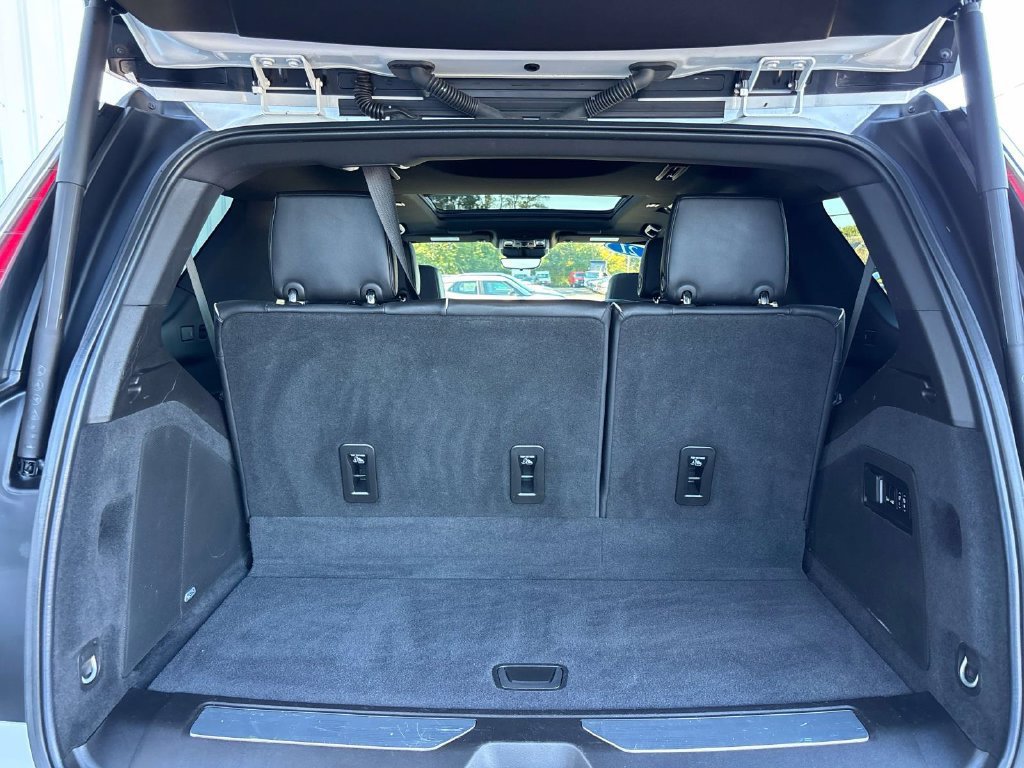 Used 2021 Cadillac Escalade Sport w/ LPO, ONYX Package AWD/4WD image 15