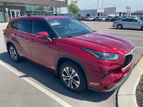 Used 2021 Toyota Highlander XLE AWD/4WD image 7