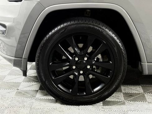 Used 2020 Jeep Grand Cherokee Altitude AWD/4WD image 12