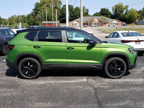 New 2025 Volkswagen Taos SE image 2