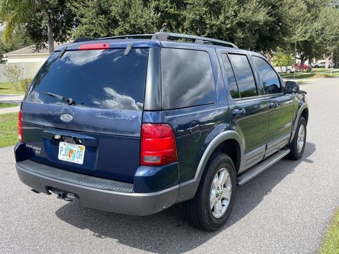 Used 2004 Ford Explorer XLT image 3