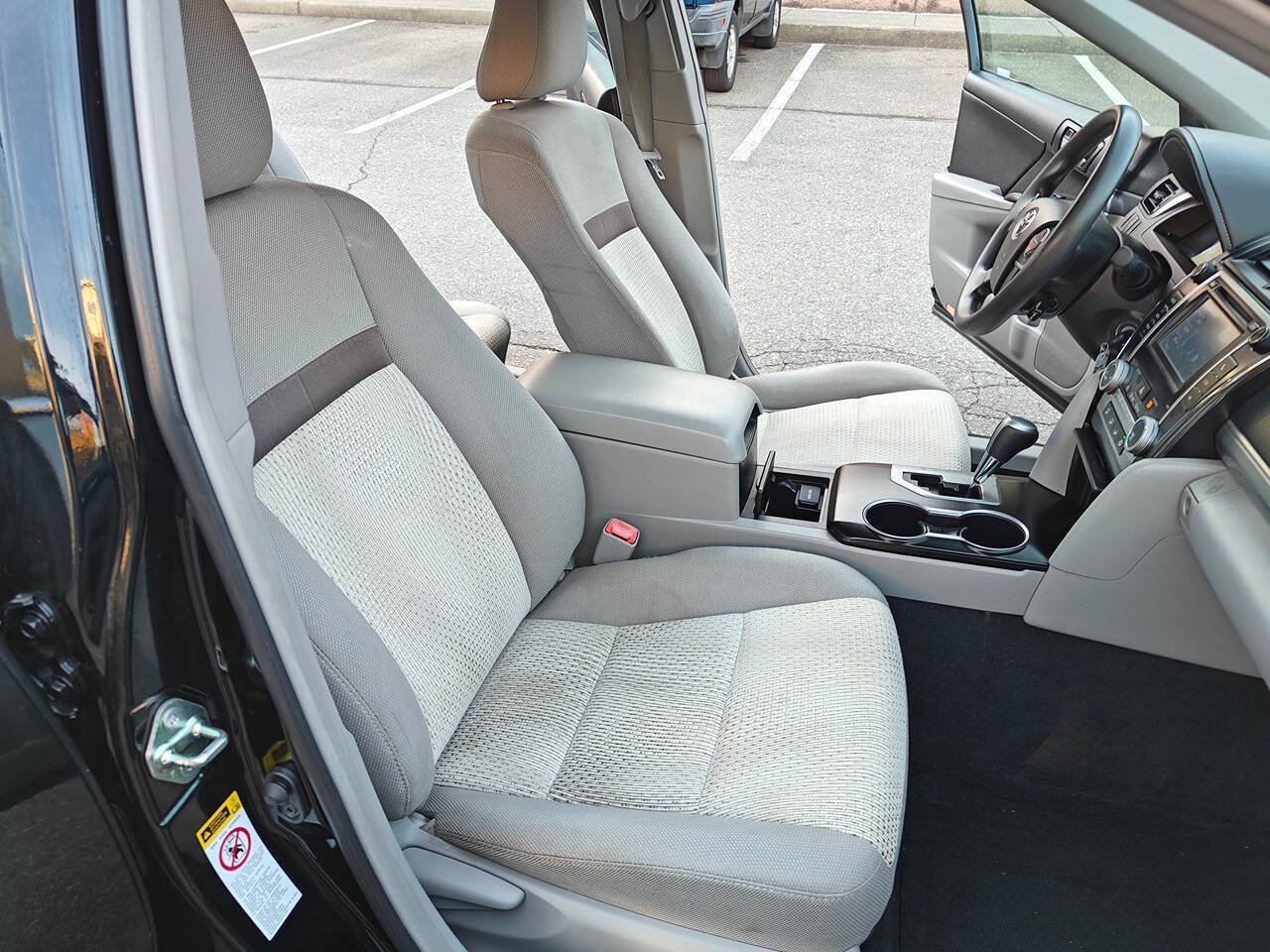 Used 2014 Toyota Camry LE FWD image 13