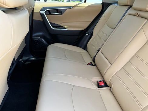 Used 2025 Toyota RAV4 XLE Premium image 31