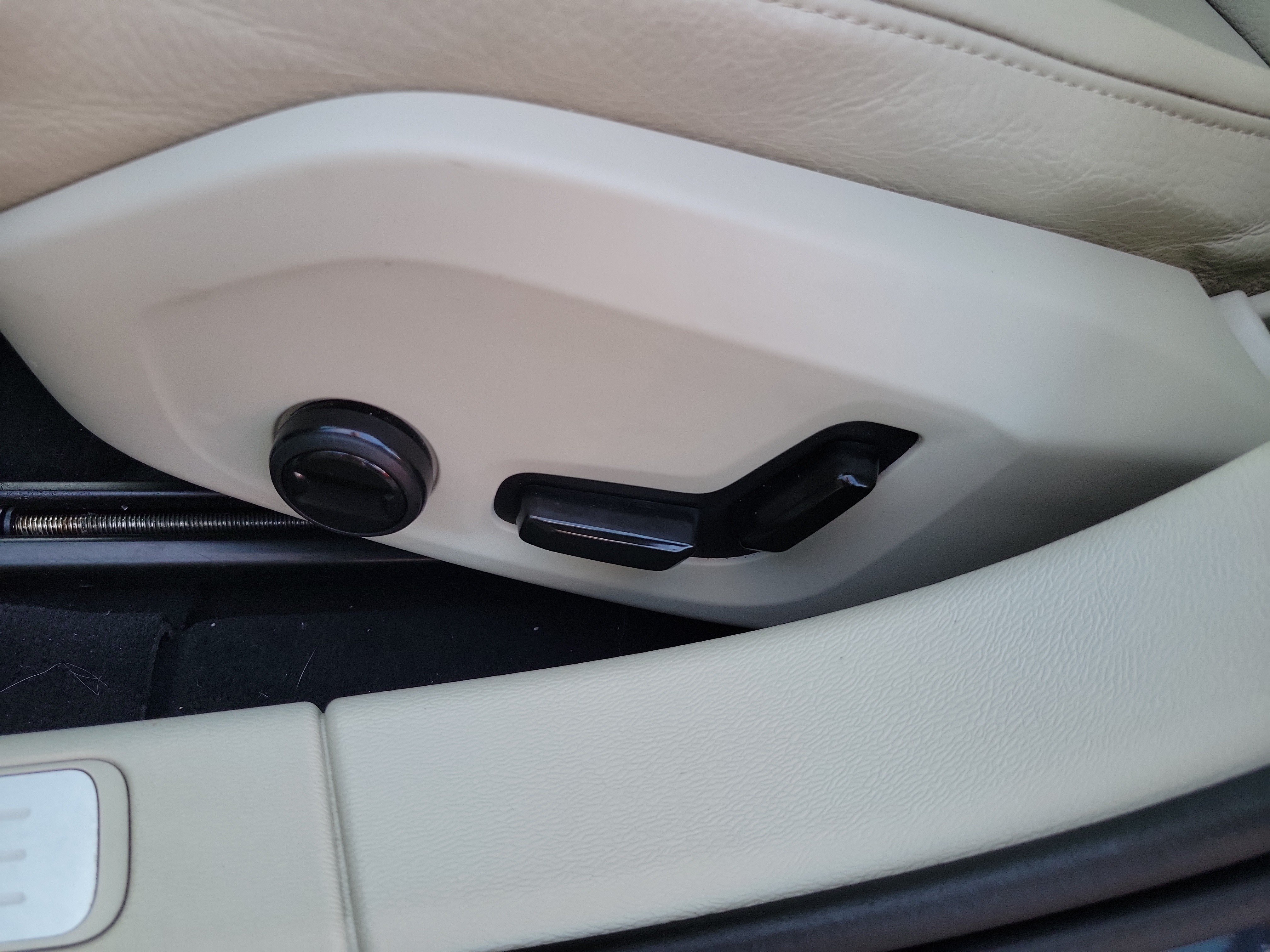 Used 2019 Volvo S60 T5 Momentum w/ Premium Package FWD image 17