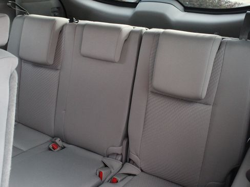 Used 2019 Toyota Highlander LE FWD image 25