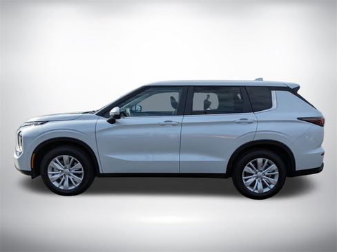 New 2025 Mitsubishi Outlander ES image 7