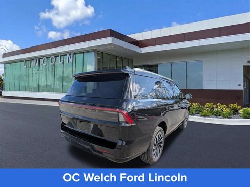 Certified 2025 Lincoln Navigator Black Label AWD/4WD image 5