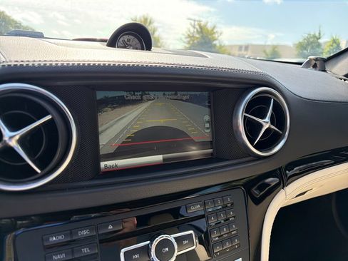 Used 2015 Mercedes-Benz SL 550 image 25