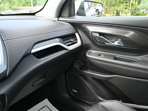 Used 2021 GMC Terrain SLT w/ Infotainment Package II AWD/4WD image 28