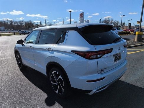 Used 2022 Mitsubishi Outlander SE image 5