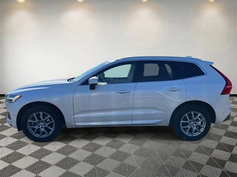 Used 2018 Volvo XC60 T5 Momentum w/ Vision Package image 6