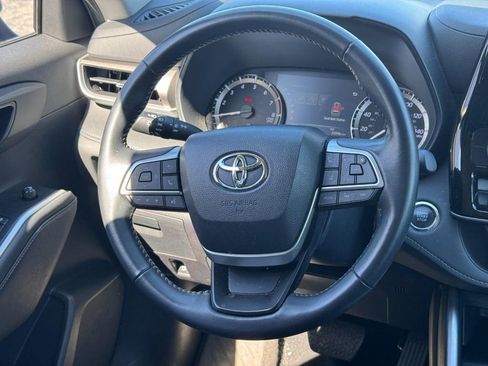 Used 2023 Toyota Highlander LE FWD image 18