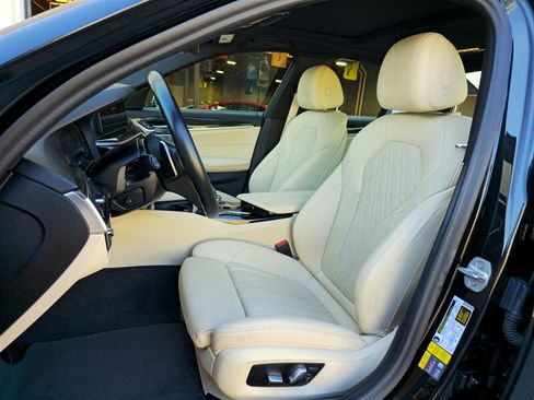 Used 2021 BMW 530e w/ Parking Assistance Package RWD image 15