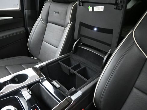 Used 2025 Cadillac Escalade ESV Premium Luxury image 29