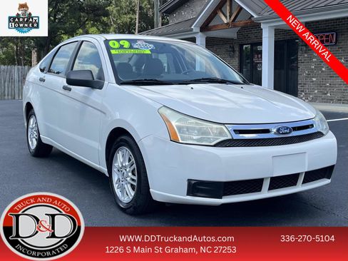 Used 2009 Ford Focus SE FWD image 1
