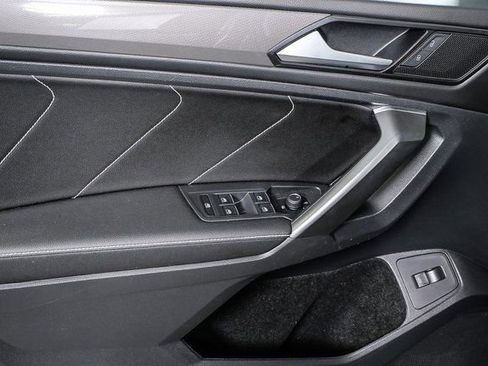 Certified 2022 Volkswagen Tiguan SE image 13